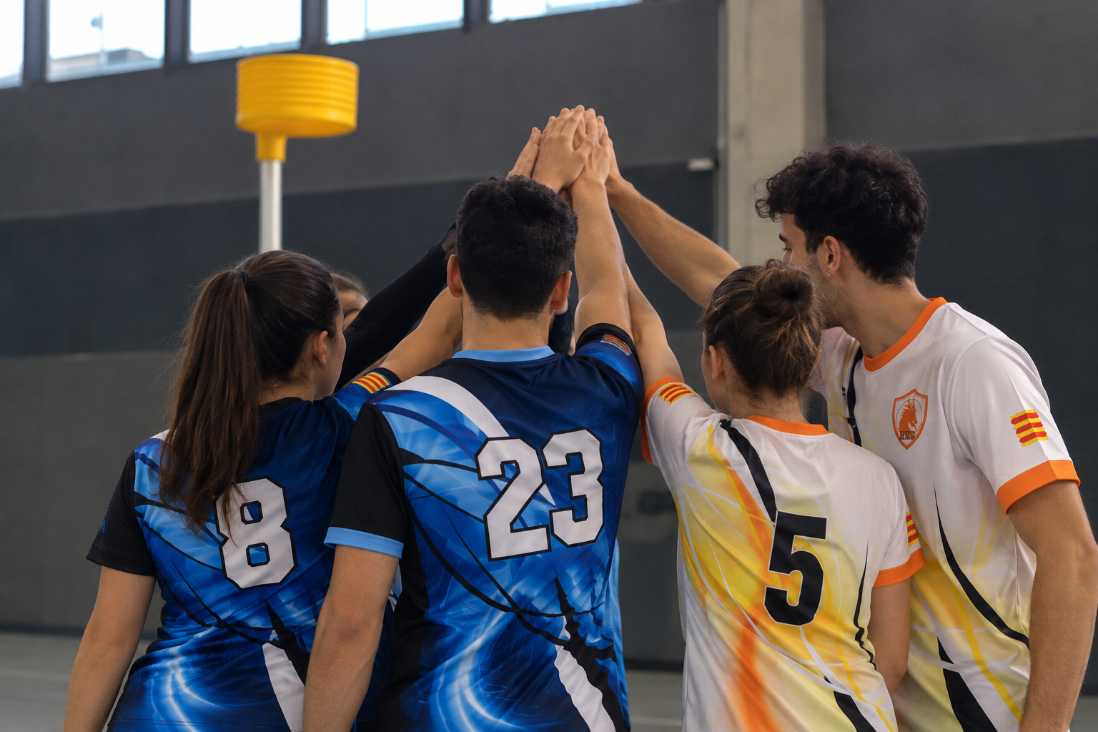 Equip del Roquetes Korfbal Club fent pinya